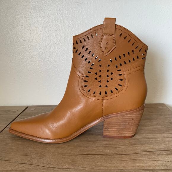 NWOB Marc Fisher Elyma Western Booties 9 Perforated Leather Pointed Toe Cowgirl - Picture 11 of 16